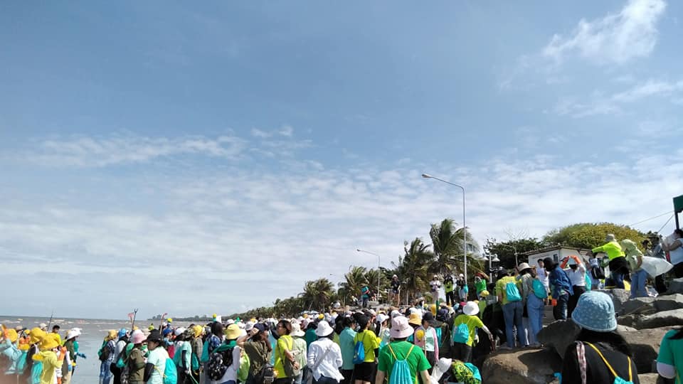 โครงการลดโลกเลอะ ณ ชายหาดบางแสน